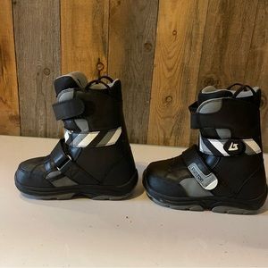 Kids snowboard boots Burton Grom size 3 like new